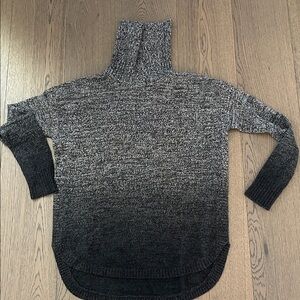 Aqua Cashmere Black and Gray Knit Sweater